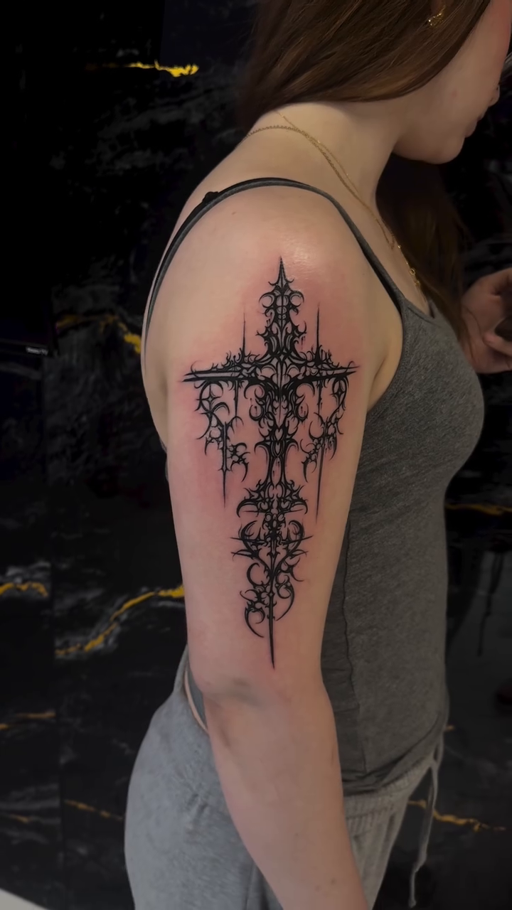 Tattoo by @l.sinatra__ — ornamental, blackwork
