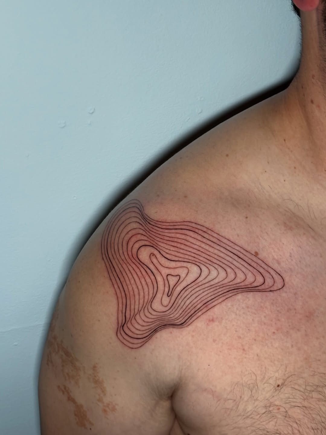 Tattoo by @jojorosetattoos — geometric
