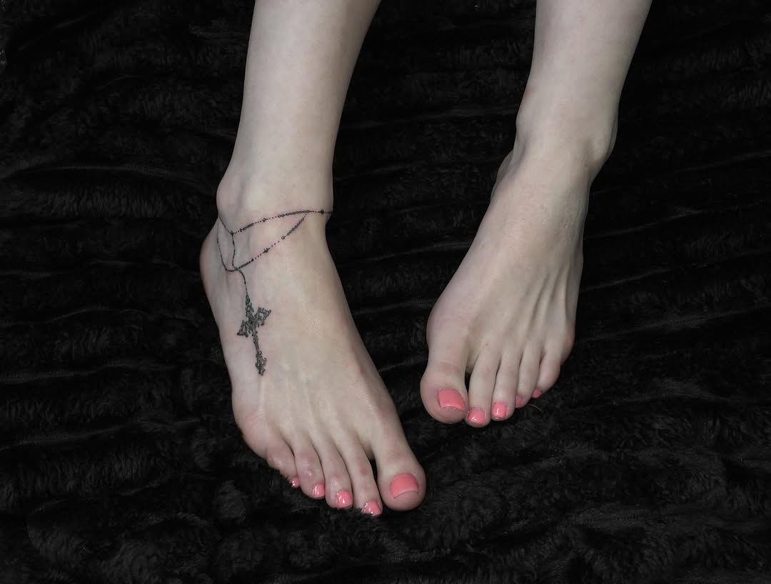 Tattoo by @keeshetattoo β fine_line, black_and_grey