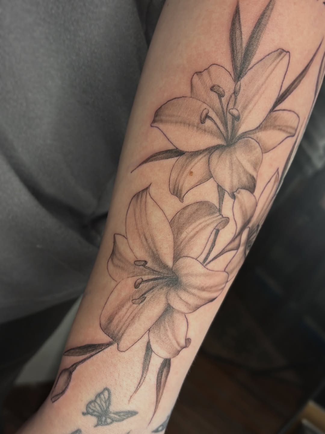 Tattoo by @cassandratattoos — black_and_grey, illustrative