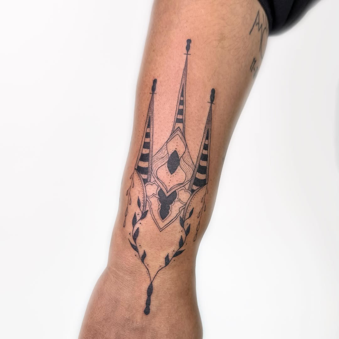 Tattoo by @soaww_tattoo — geometric
