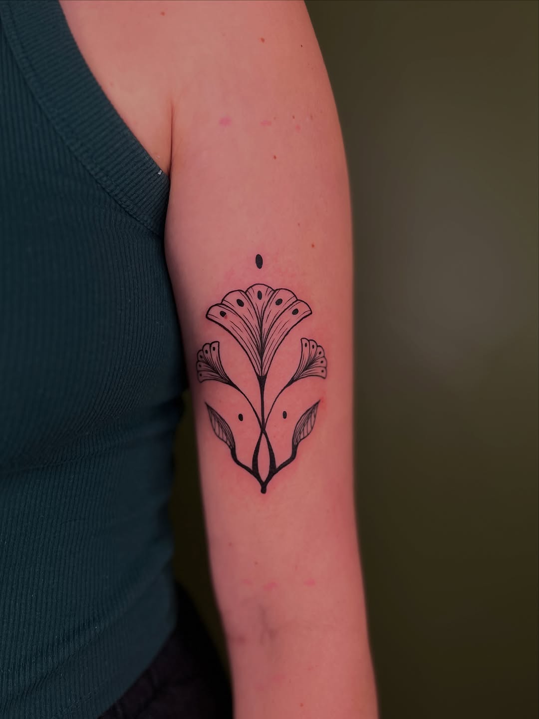 Tattoo by @lexcreotattoos โ fine_line, illustrative