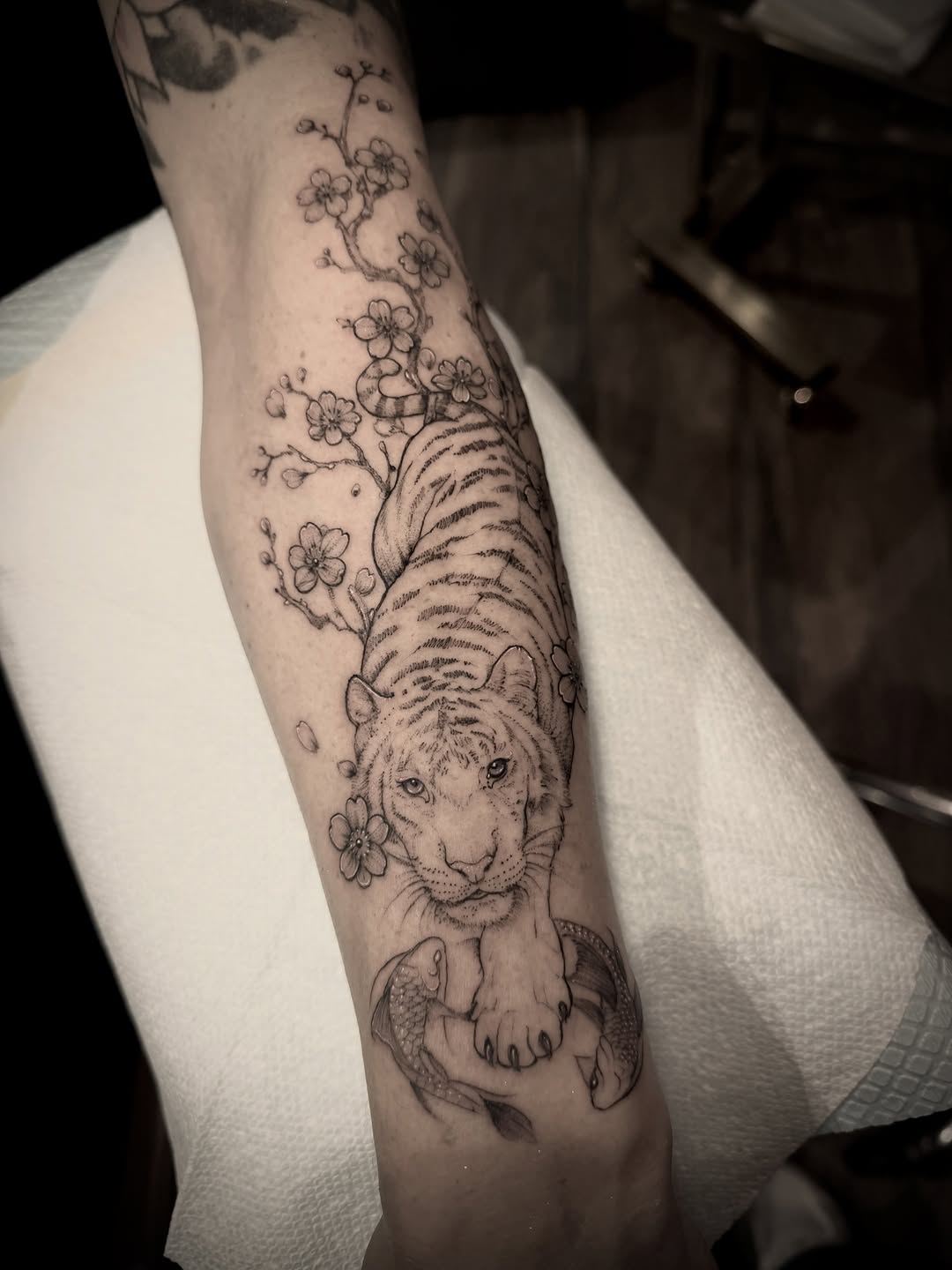 Tattoo by @botanicalbodyart β fine_line