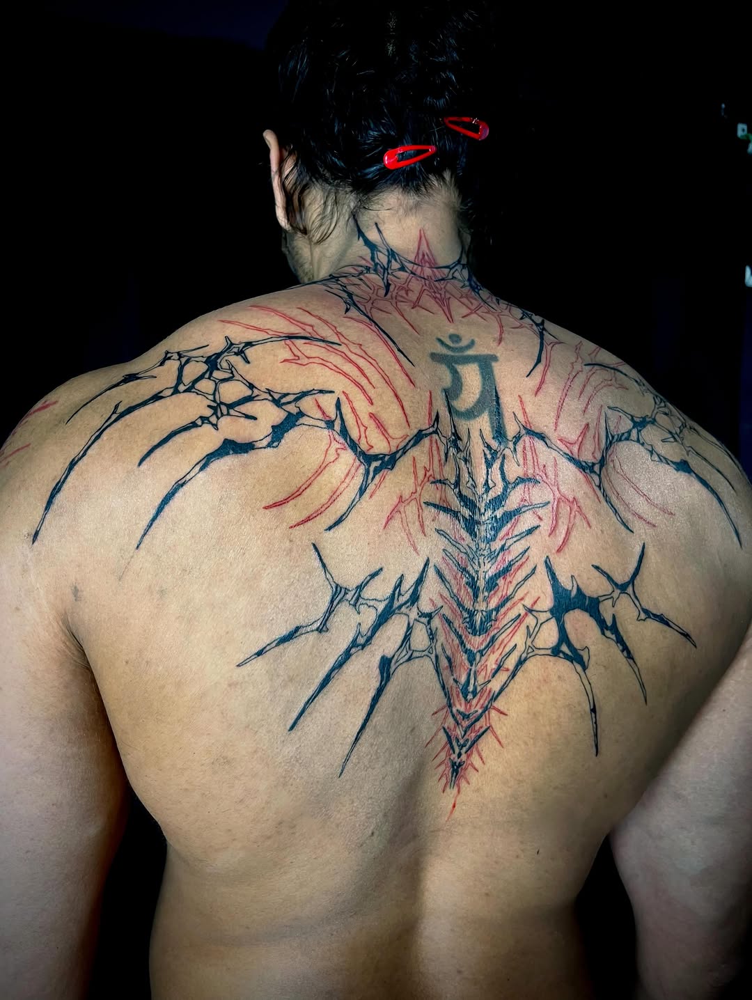 Tattoo by @pls_tnx โ blackwork, geometric