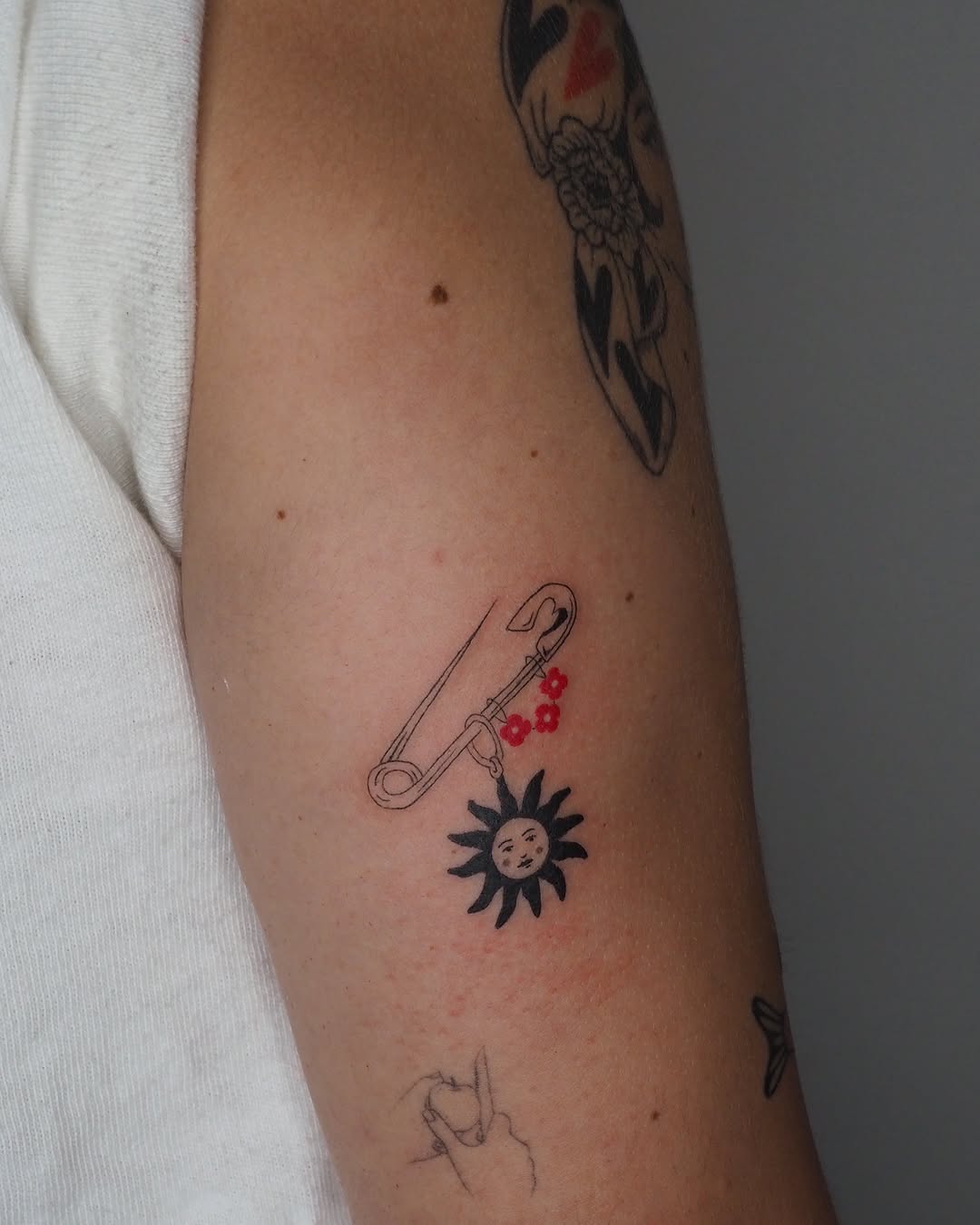 Tattoo by @aeyetat โ fine_line
