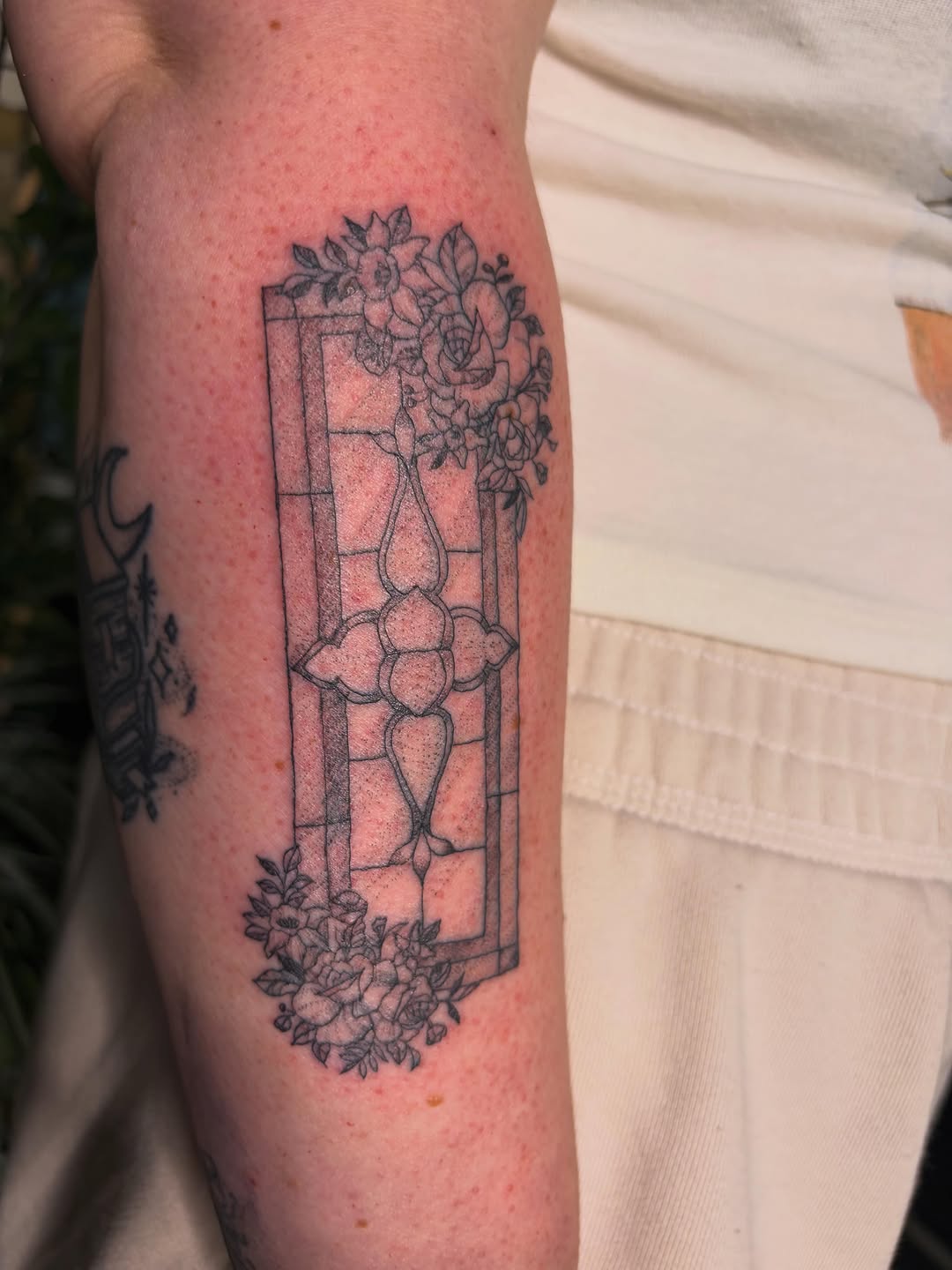 Tattoo by @sumertattoos — fine_line, black_and_grey