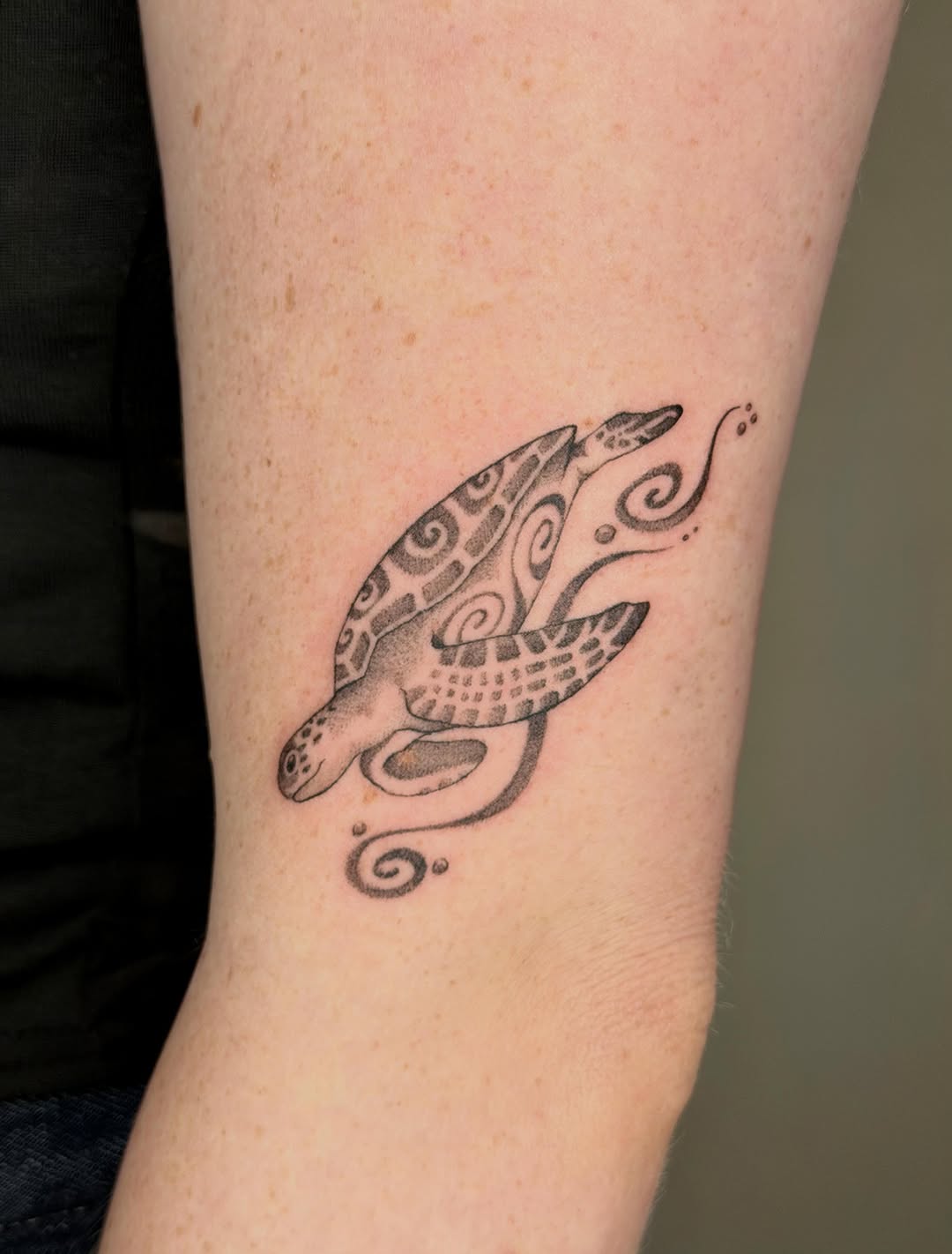 Tattoo by @artby_avarose — fine_line, dotwork