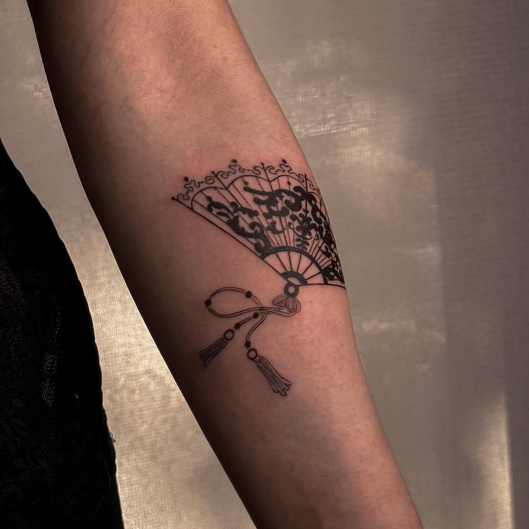 Tattoo by @raeinkz — illustrative, fine_line