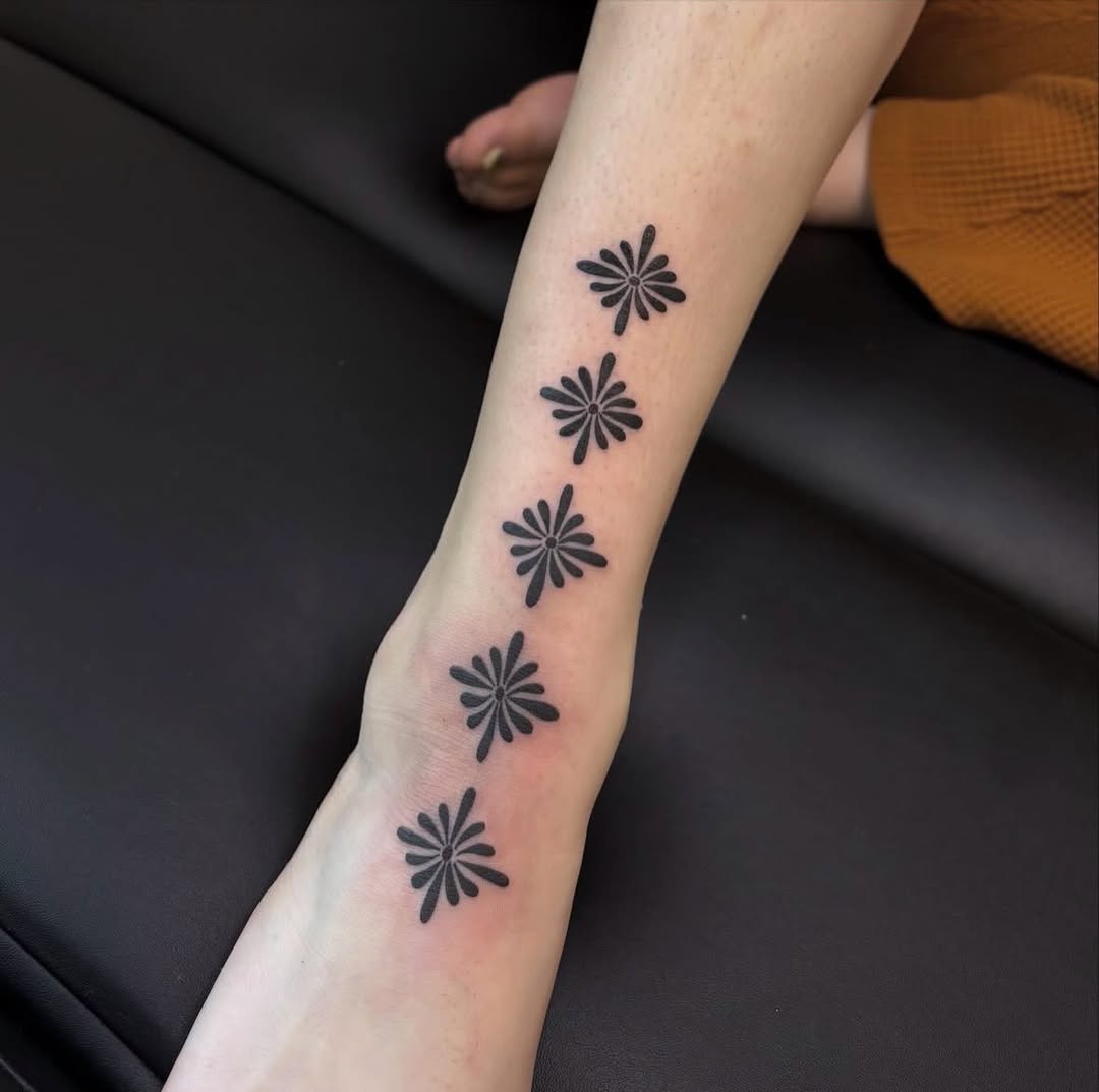Tattoo by @alliemoontattoo — minimalist