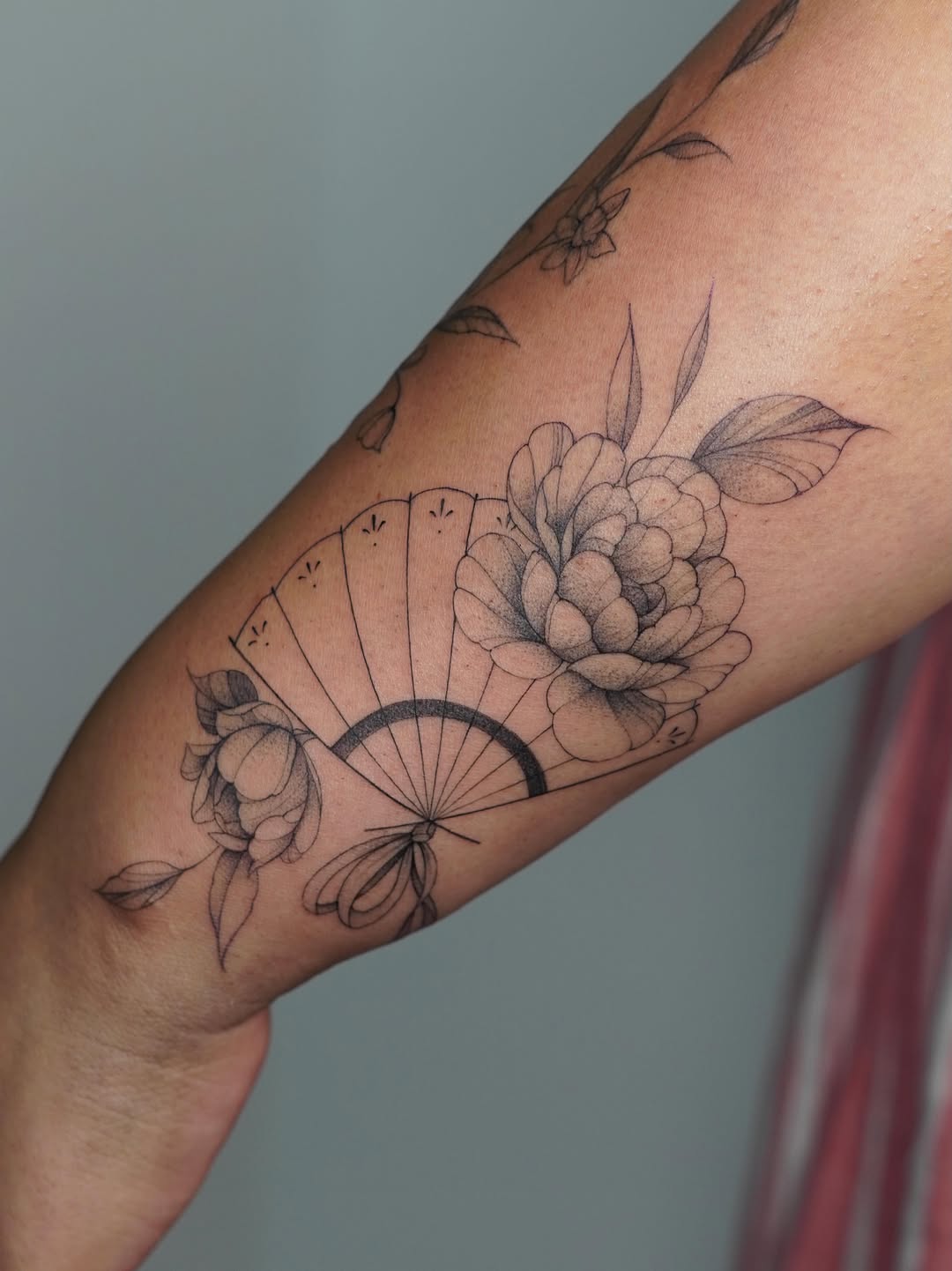 Tattoo by @danaeoxotattoos โ fine_line, illustrative