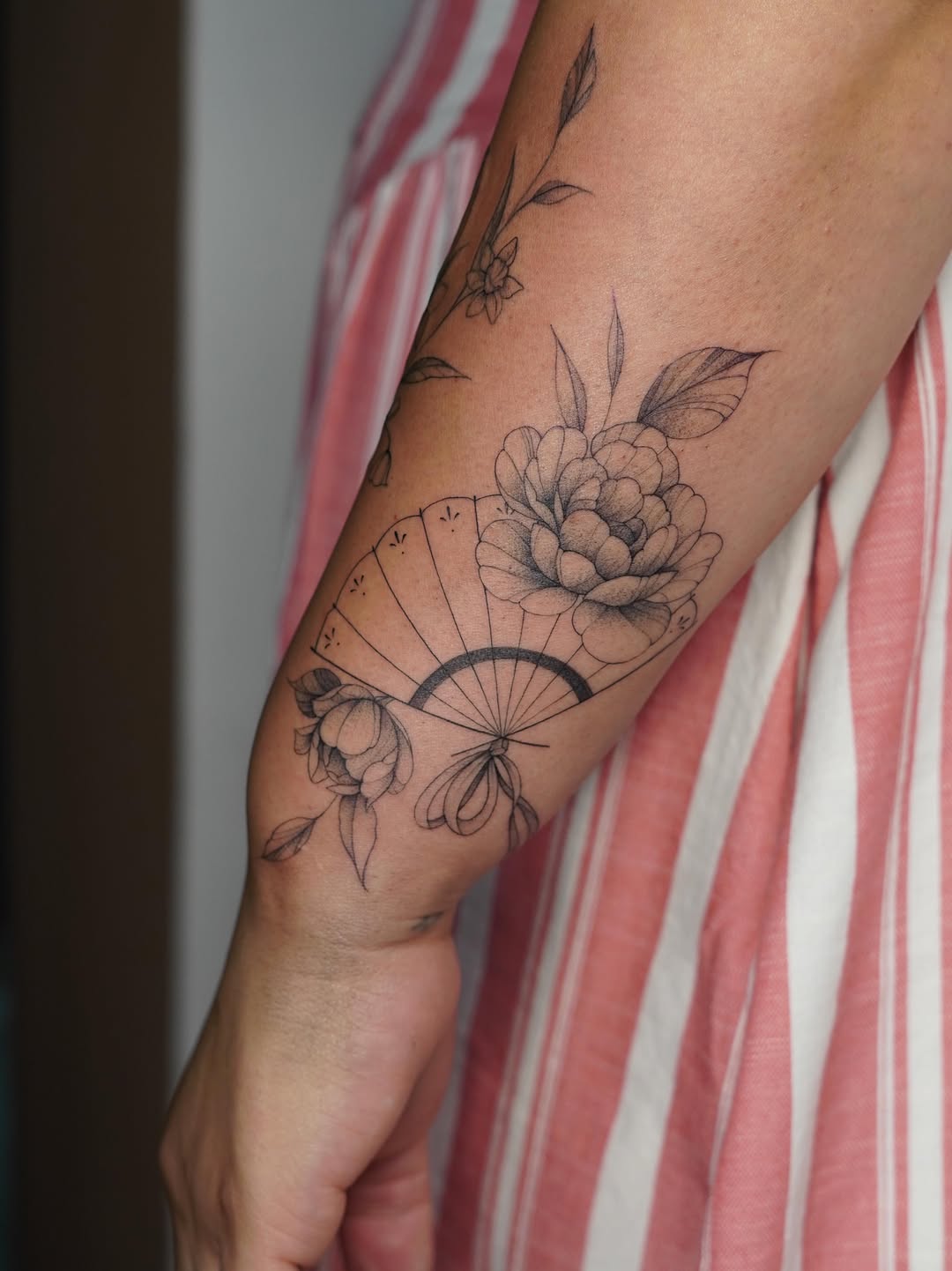 Tattoo by @danaeoxotattoos โ illustrative, fine_line