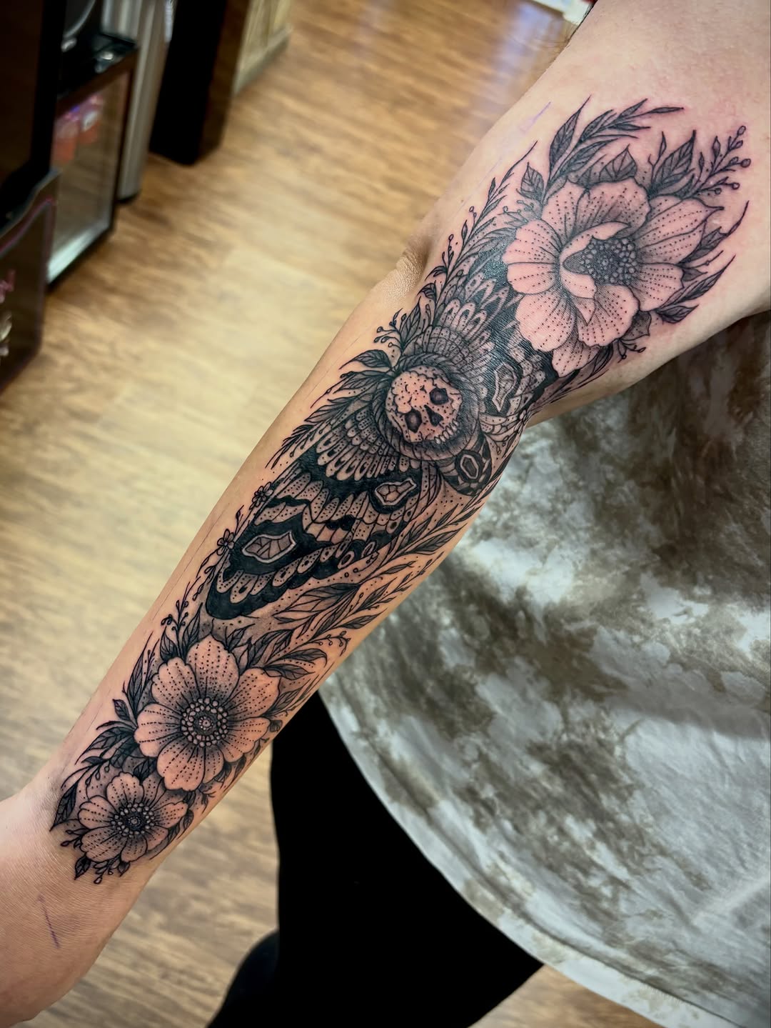 Tattoo by @tattoosbythomgreen — blackwork