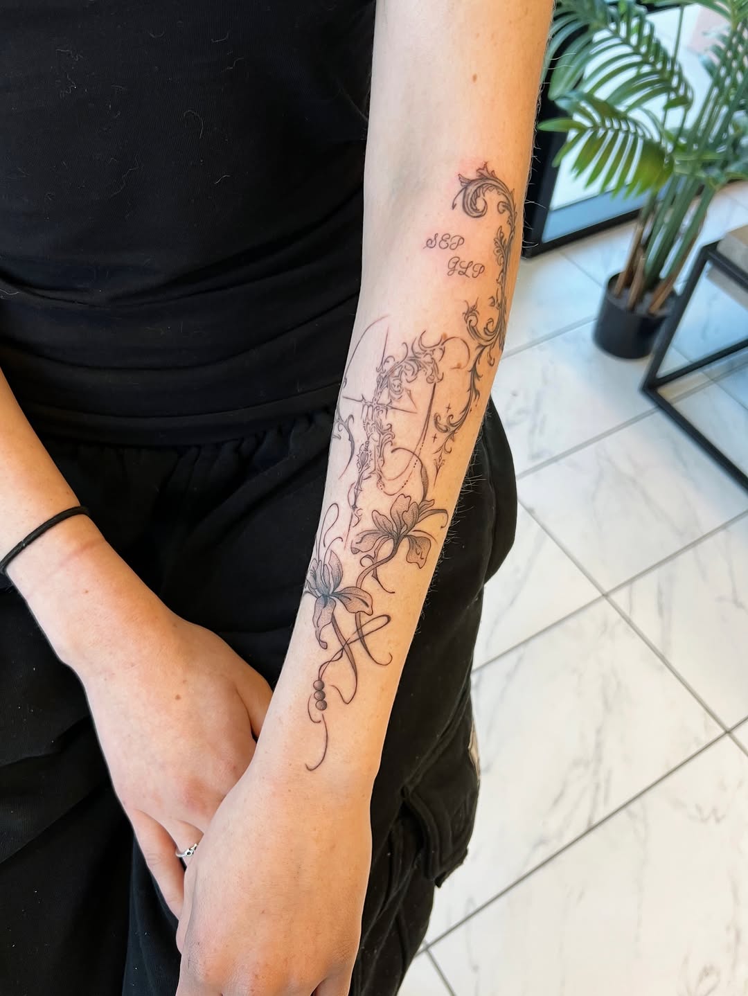Tattoo by @z._.b_ink — fine_line, illustrative