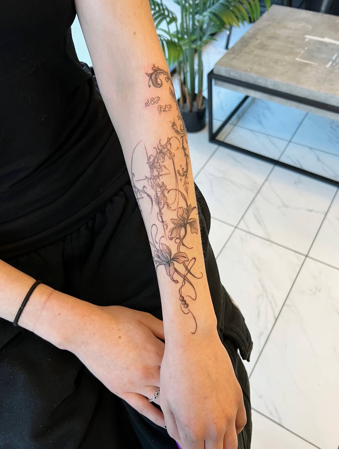 Tattoo by @z._.b_ink — fine_line, illustrative