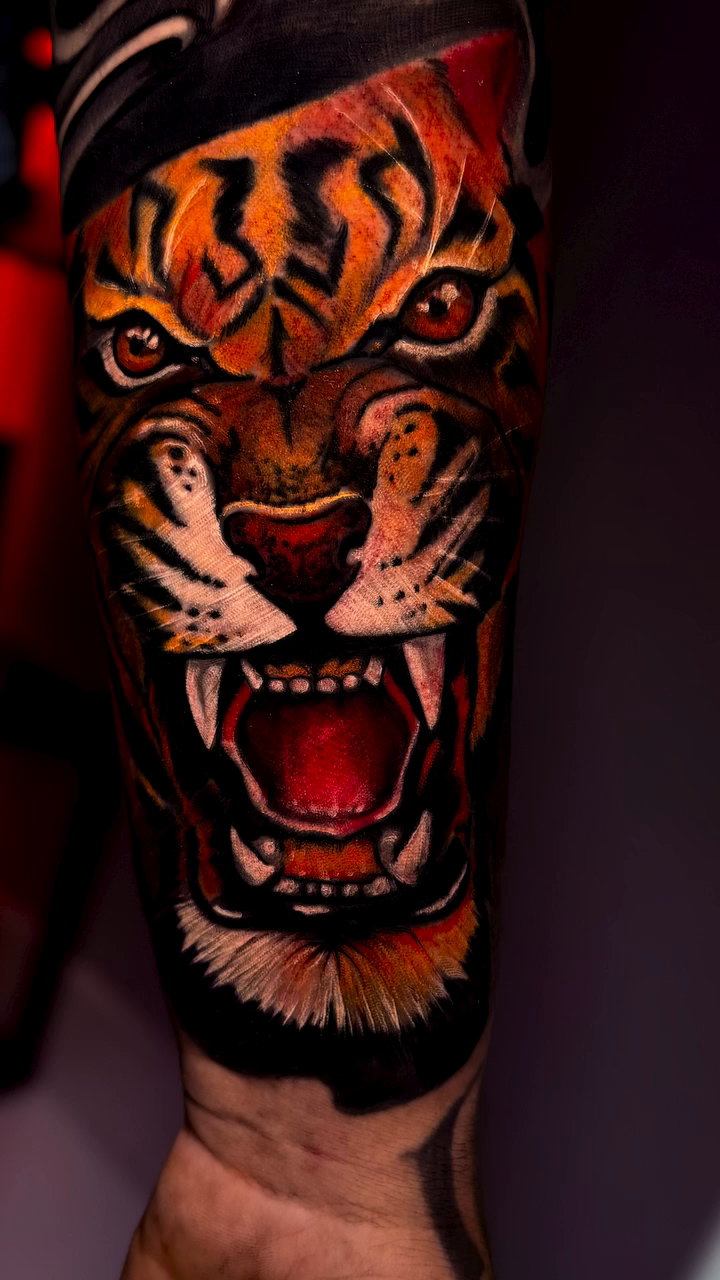 Tattoo by @eyiarttattoo — realism, black_and_grey