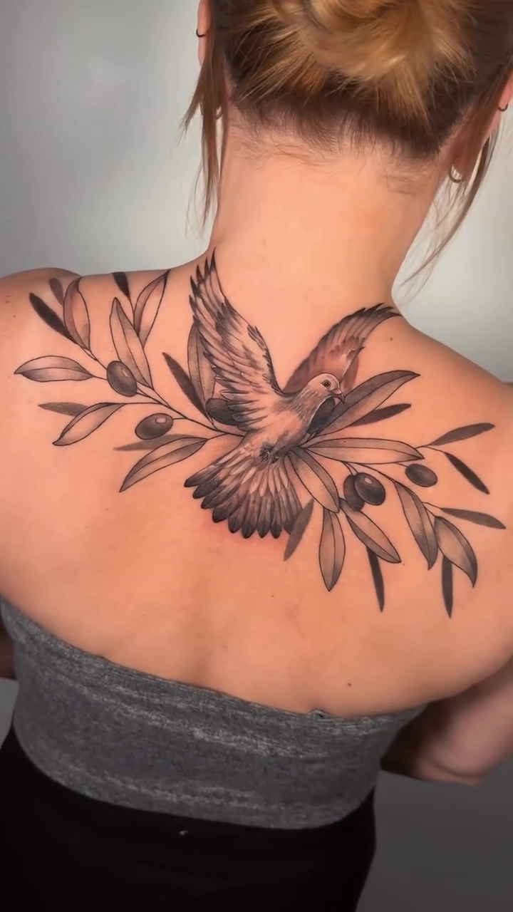Tattoo by @stephaniessart — black_and_grey, realism