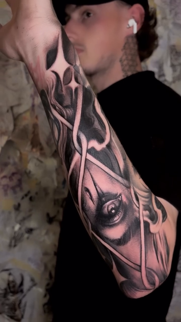 Tattoo by @italoholietattoo — black_and_grey