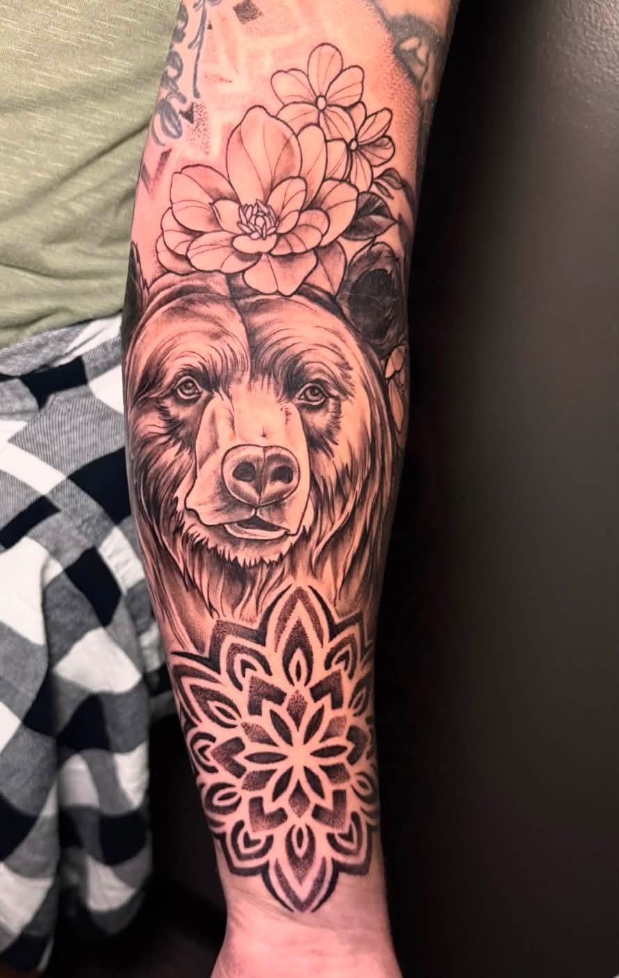 Tattoo by @elidiaveliztattoos — realism, dotwork