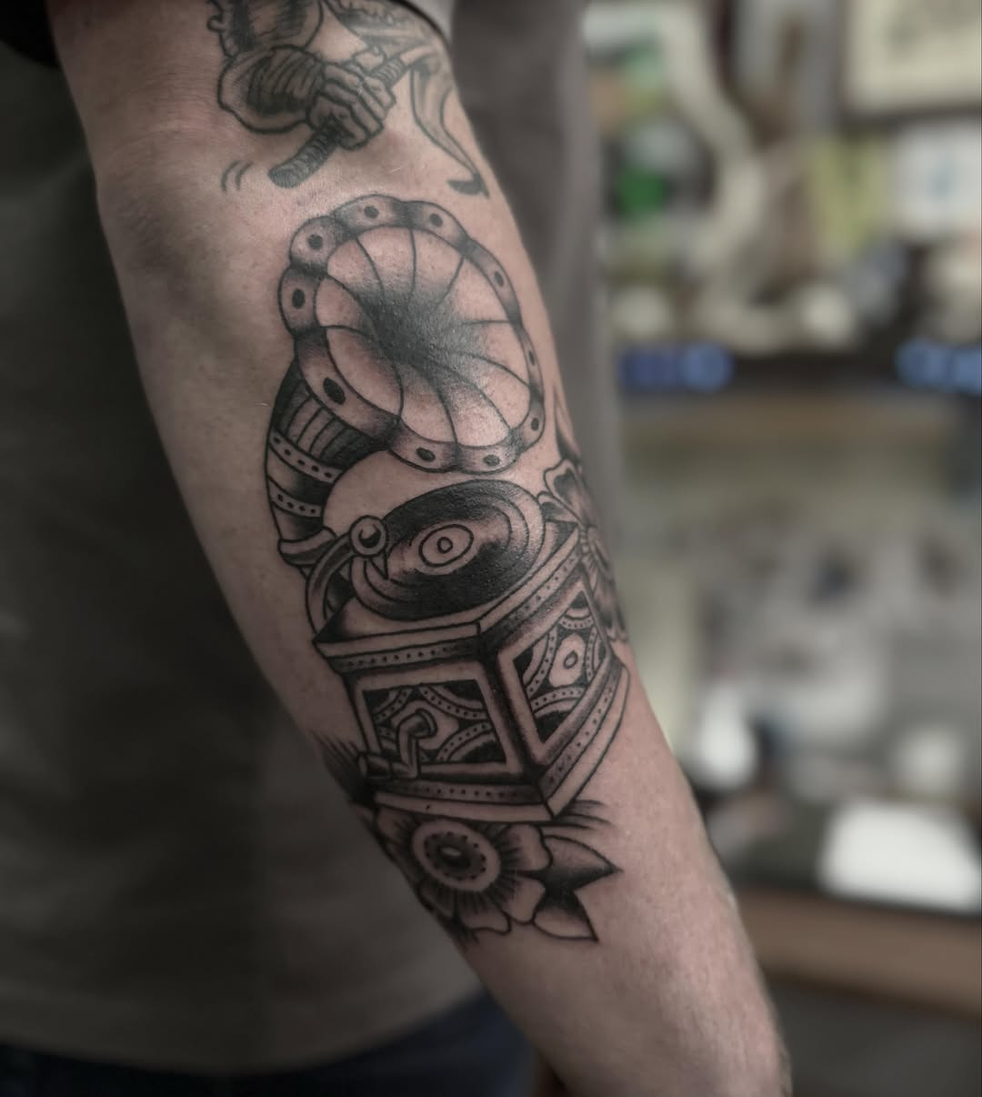 Tattoo by @thebighope — american_traditional, illustrative
