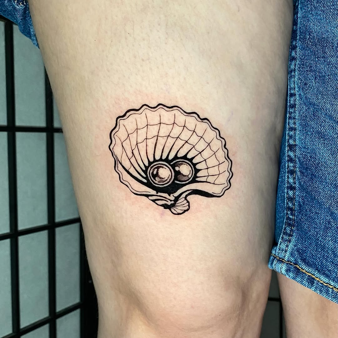 Tattoo by @woodniptat โ black_and_grey, fine_line