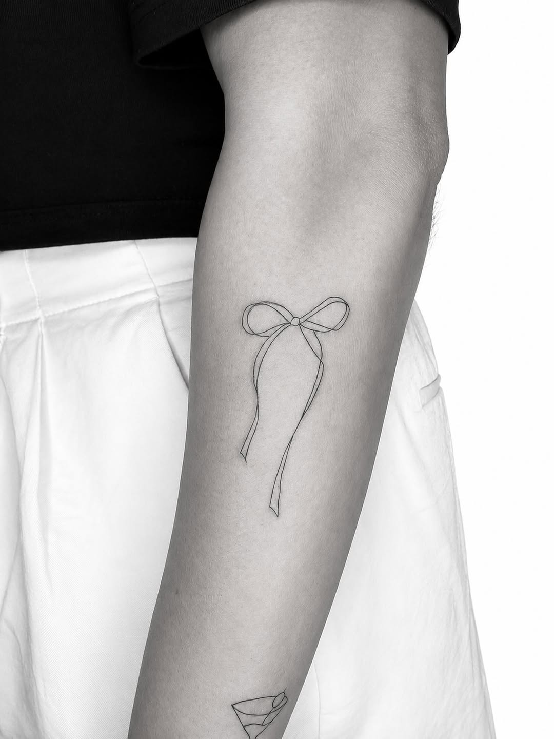 Tattoo by @alona_zamsh_tattoo — fine_line, minimalist