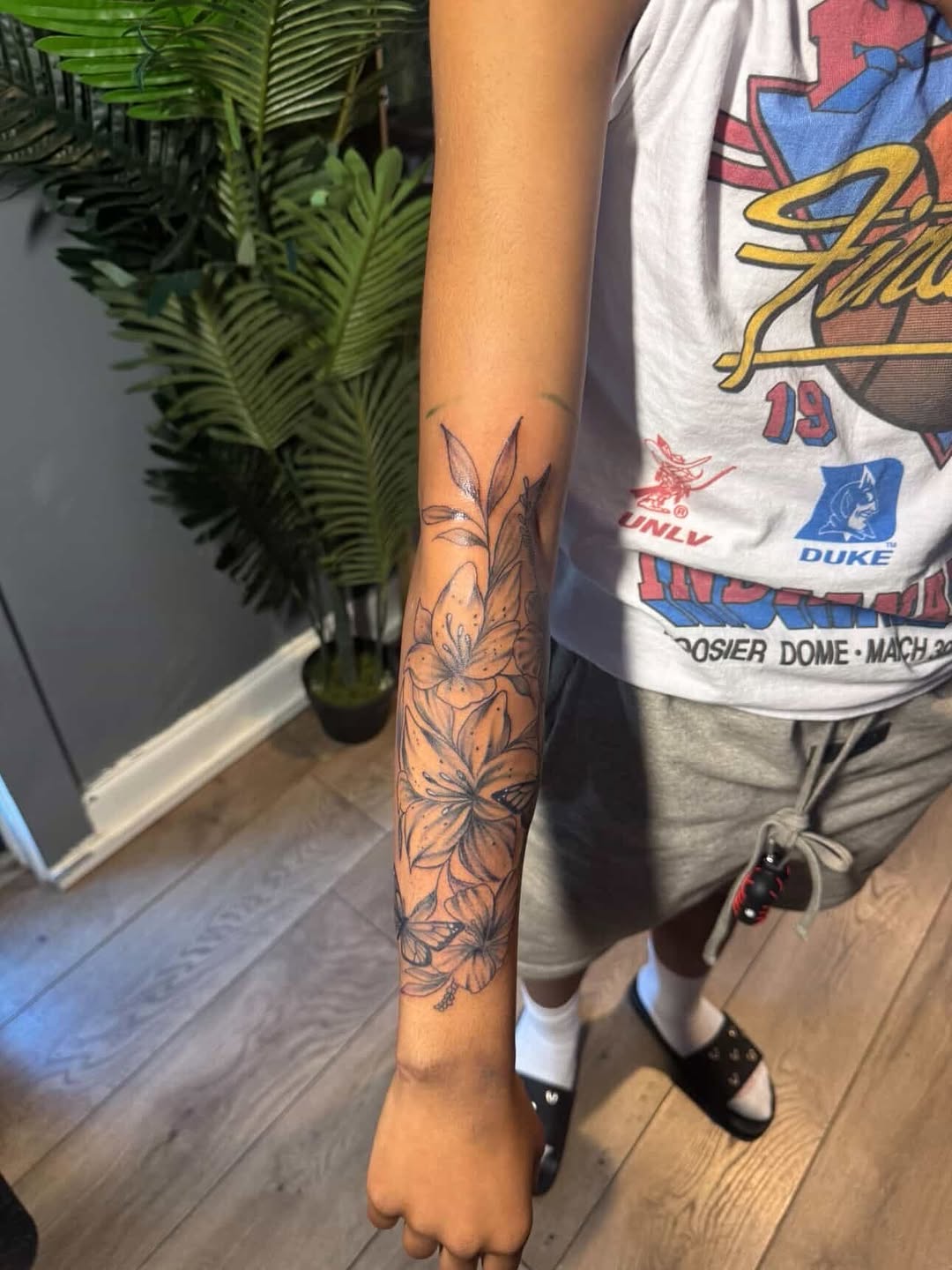 Tattoo by @spicymvstardd — black_and_grey