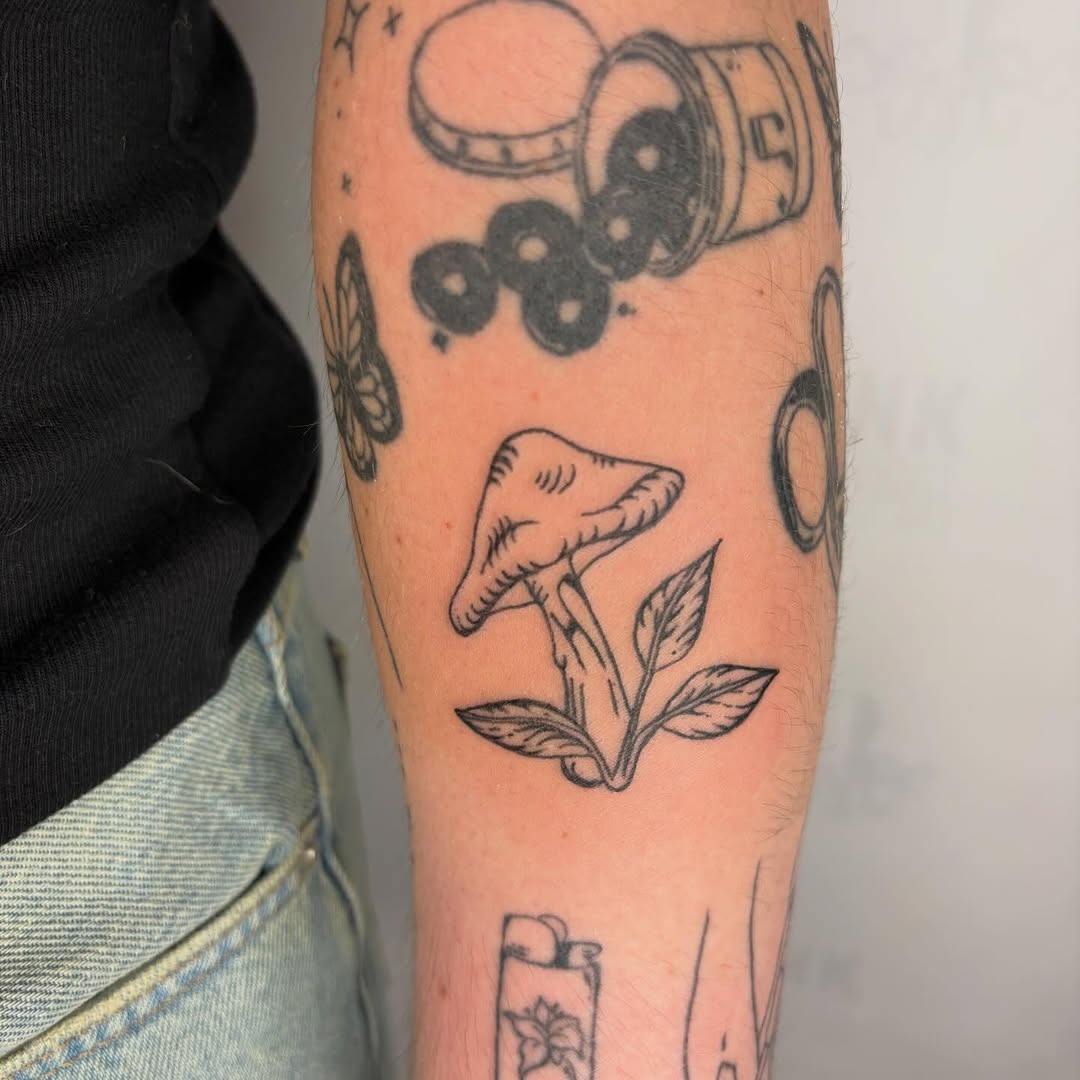 Tattoo by @kiley.inks โ fine_line