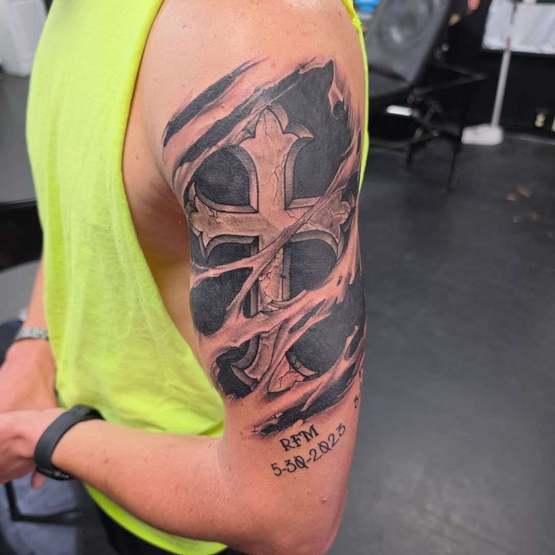 Tattoo by @robg_lovertattoos โ black_and_grey, realism