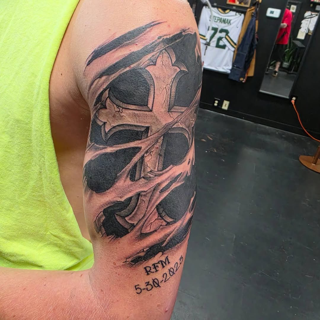 Tattoo by @robg_lovertattoos โ black_and_grey, realism