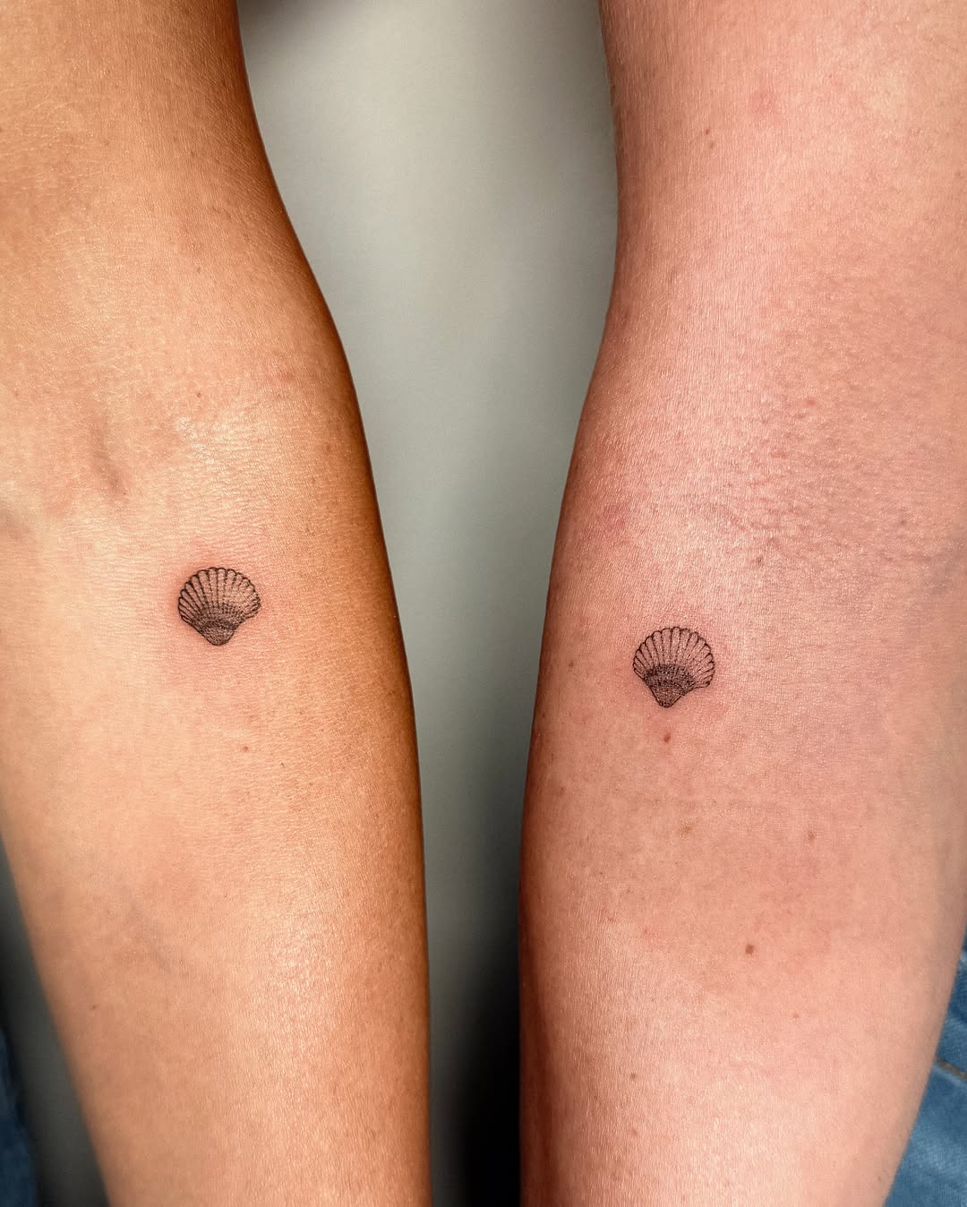 Tattoo by @rachelle.inks โ fine_line, minimalist