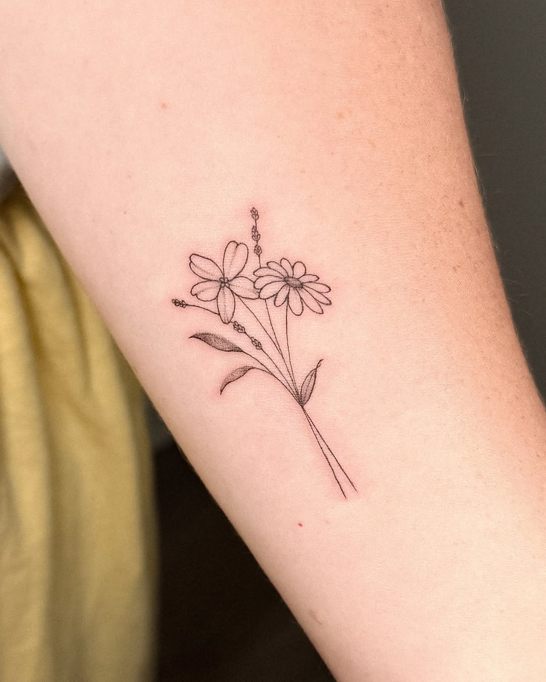 Tattoo by @rachelle.inks โ fine_line, illustrative