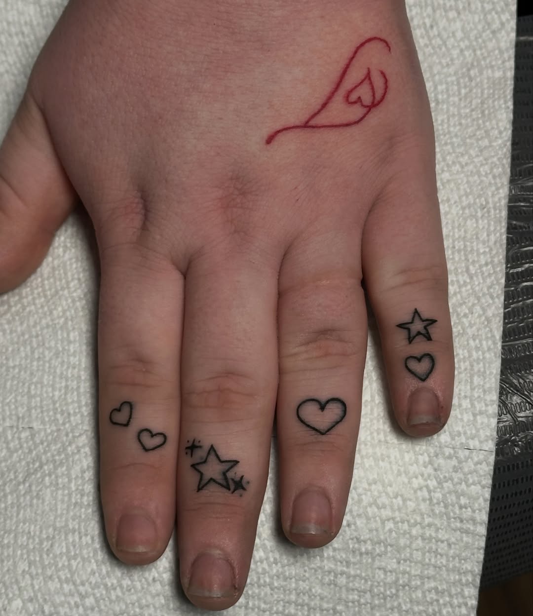 Tattoo by @gabby_la_piercer — fine_line, minimalist