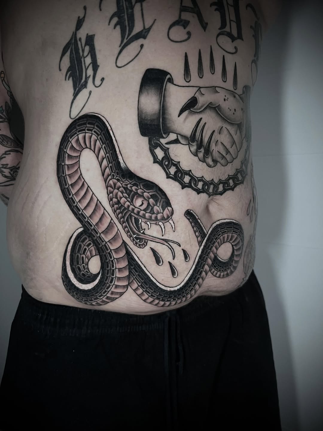 Tattoo by @yur.da.sells.blackwork — american_traditional, illustrative