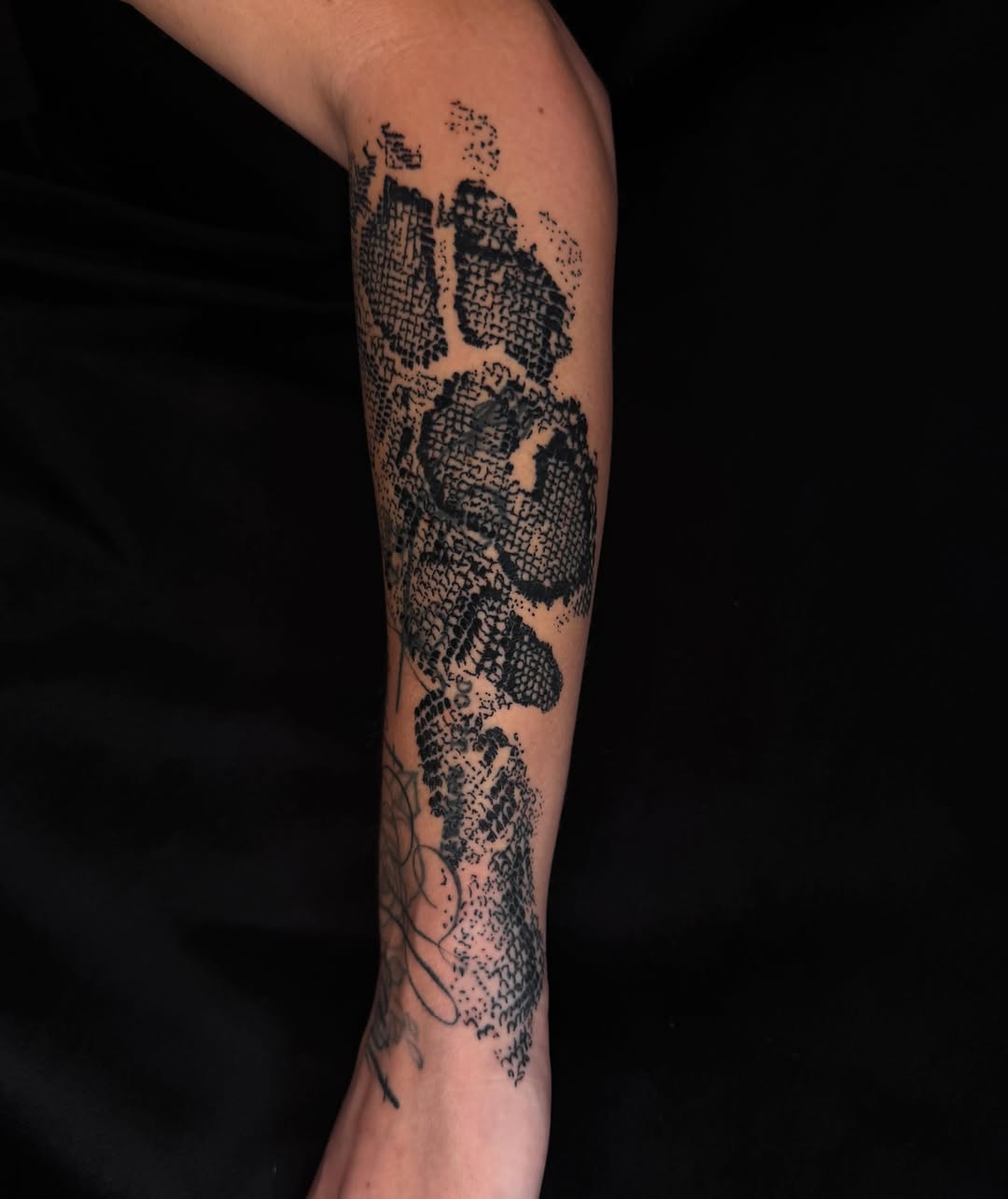Tattoo by @isa.tats — blackwork, illustrative