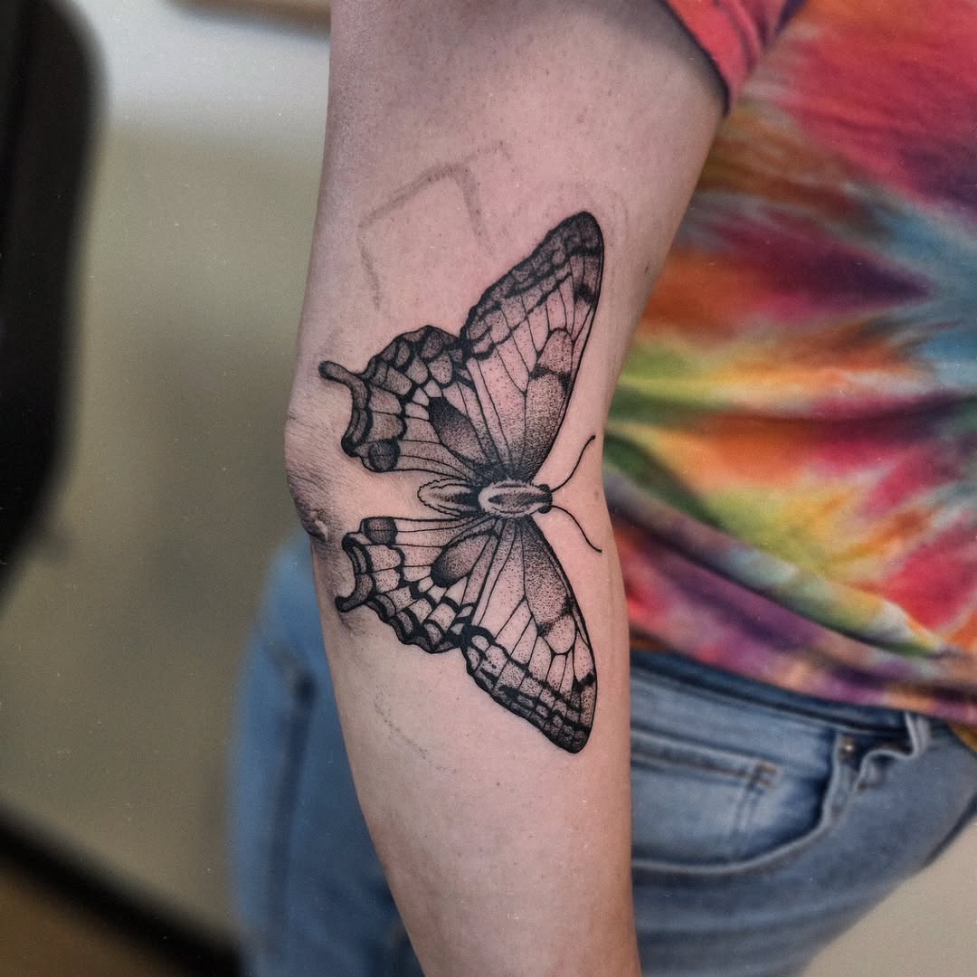 Tattoo by @emmi.alicee — dotwork, illustrative