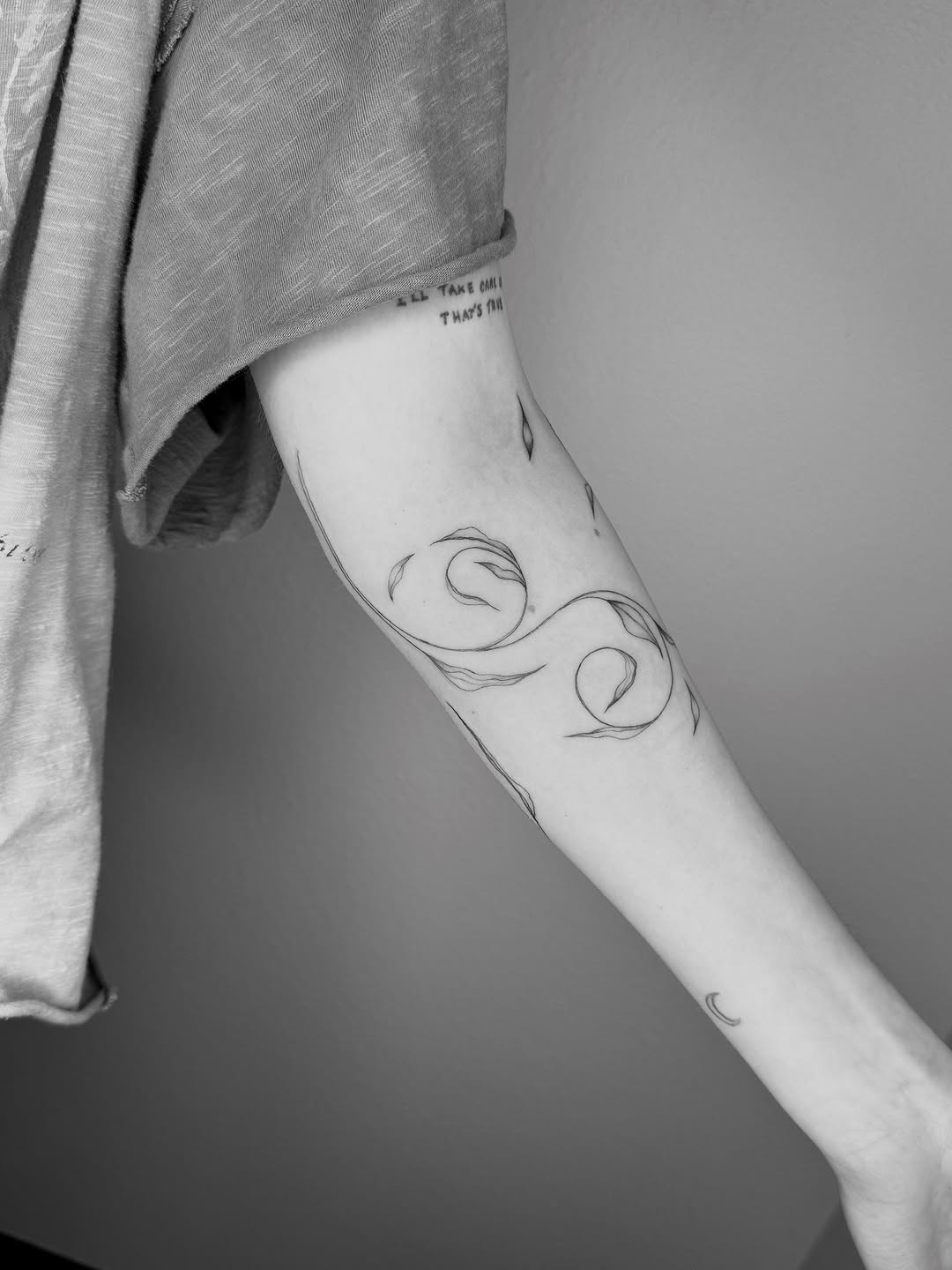 Tattoo by @ashleylorrainetattoos β fine_line, lettering_script