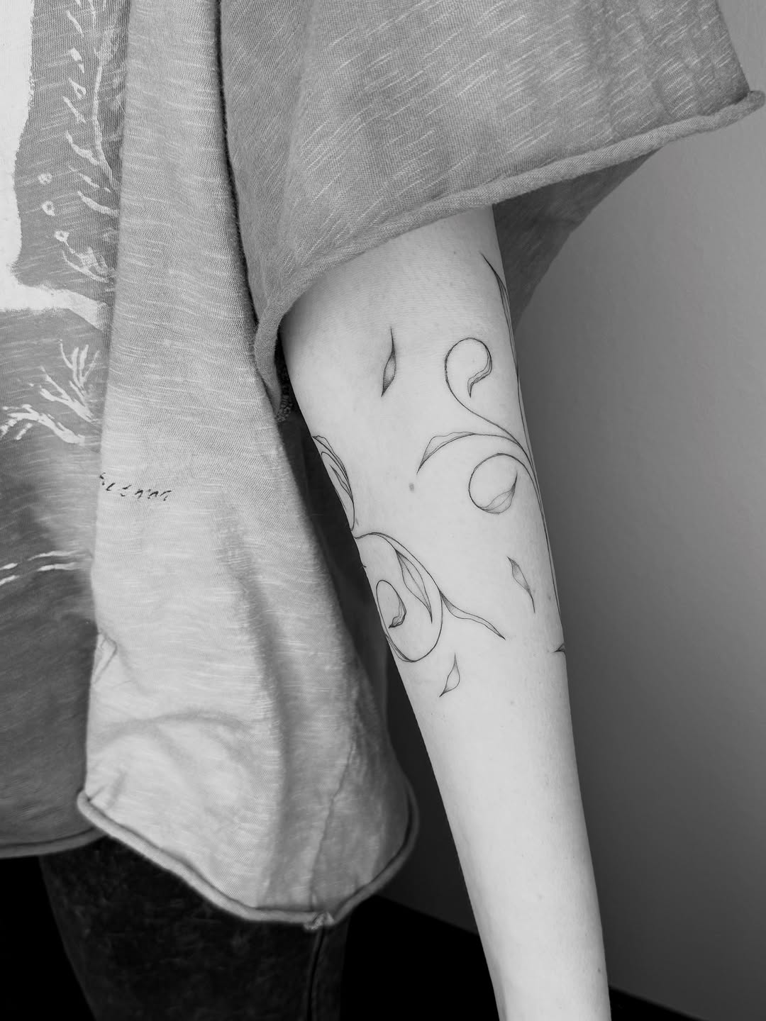 Tattoo by @ashleylorrainetattoos β fine_line, minimalist