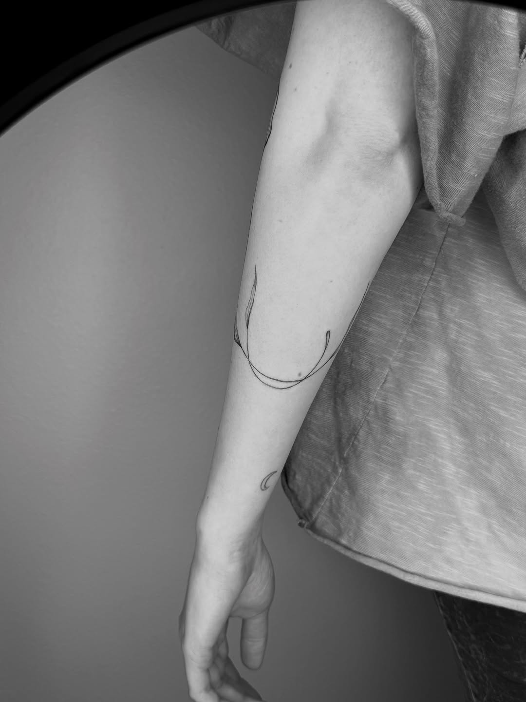 Tattoo by @ashleylorrainetattoos β fine_line, minimalist
