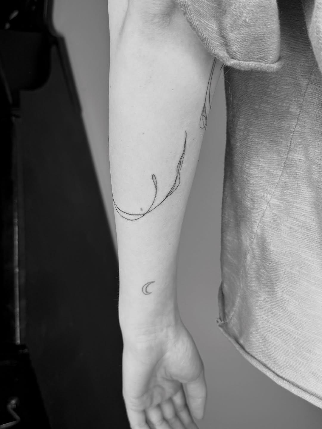 Tattoo by @ashleylorrainetattoos β fine_line, minimalist