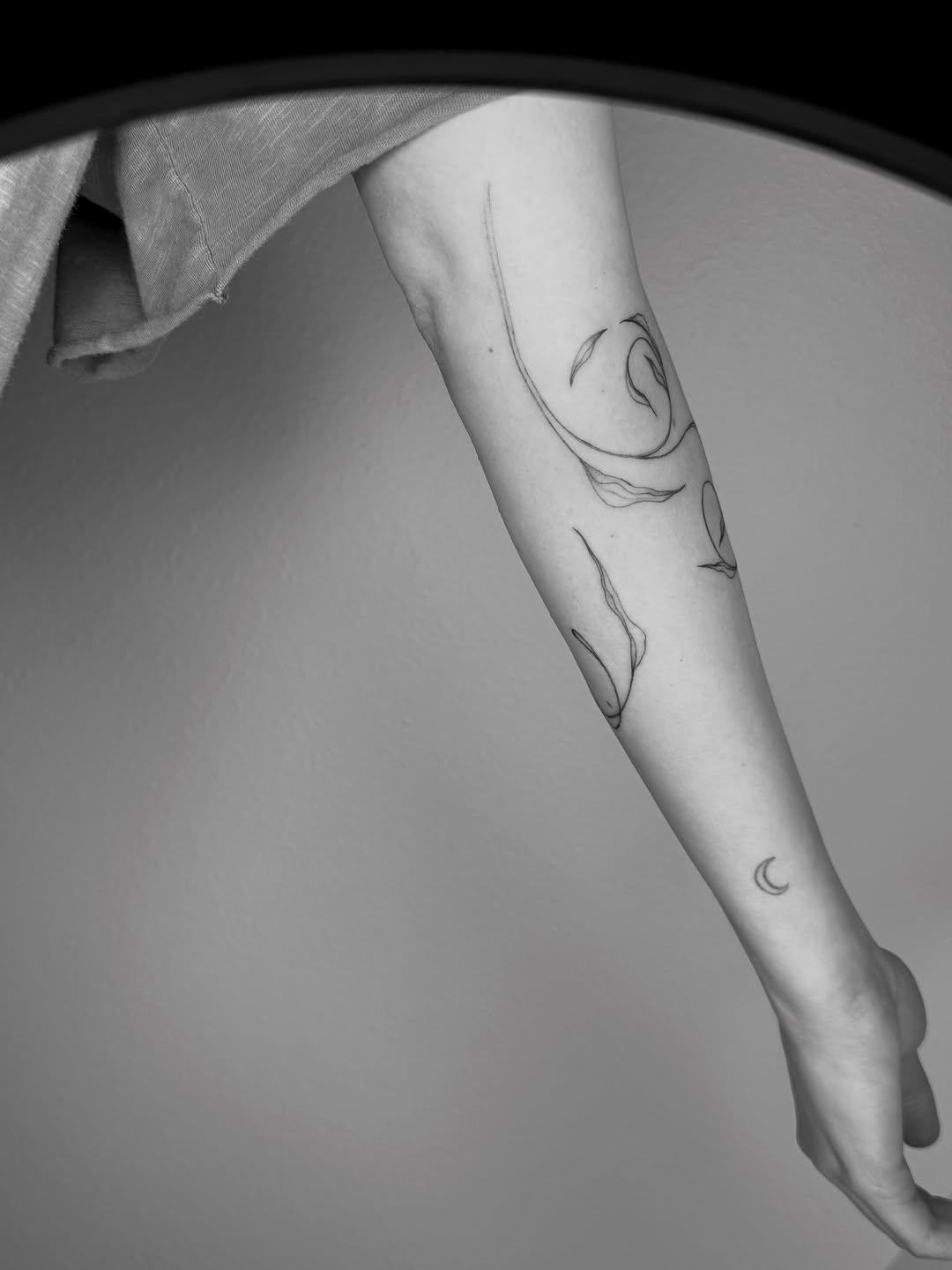 Tattoo by @ashleylorrainetattoos β fine_line, minimalist