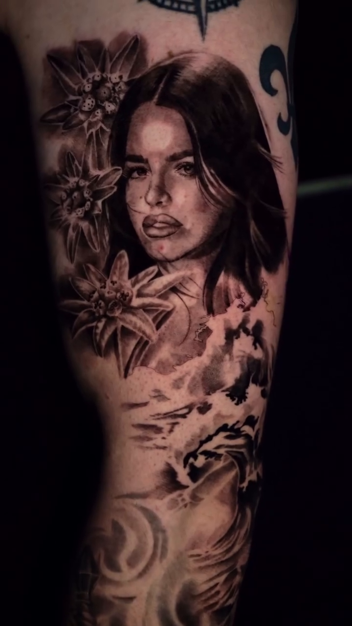 Tattoo by @romyrodz — black_and_grey