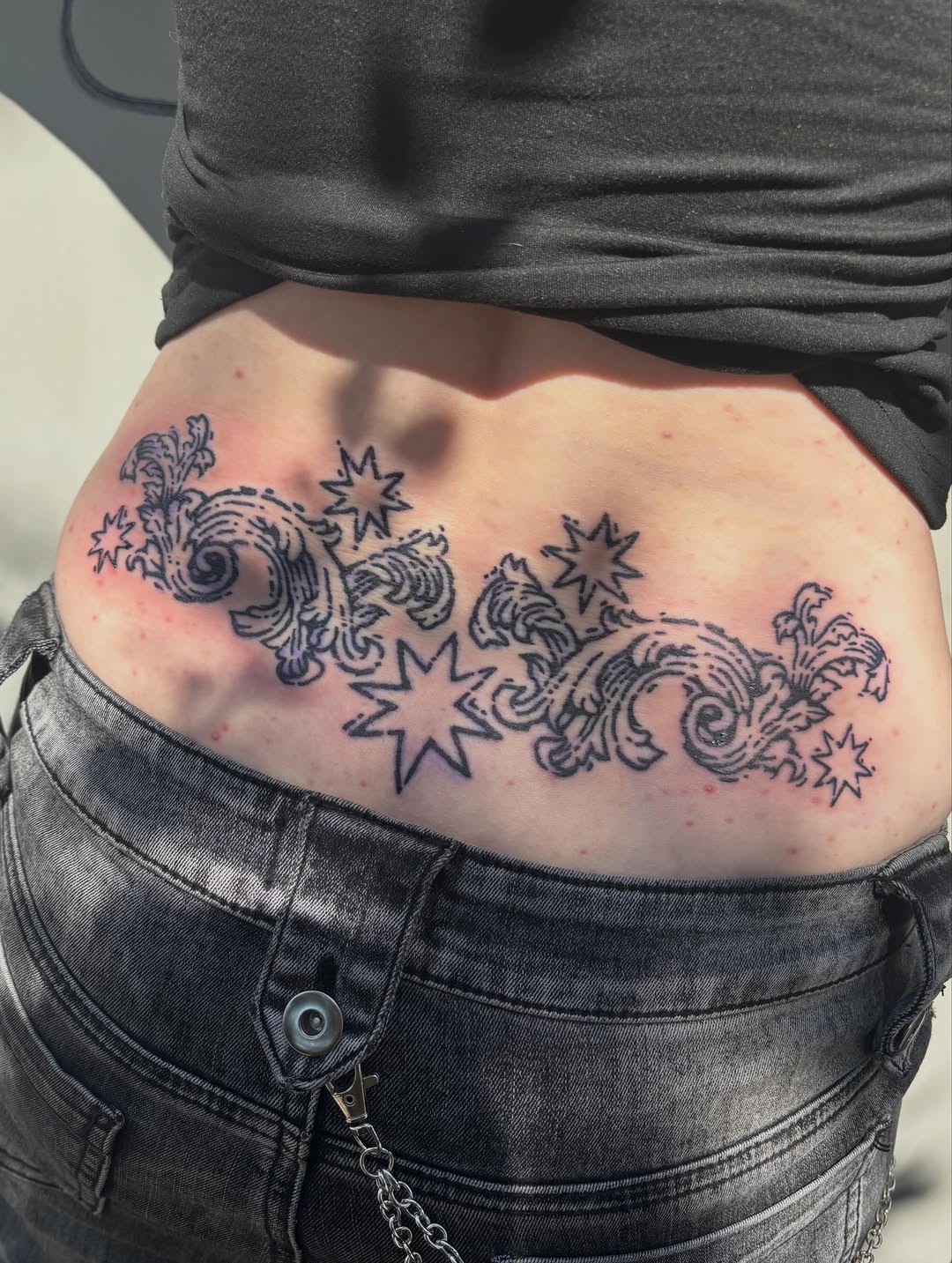 Tattoo by @l00se_needlez โ dotwork