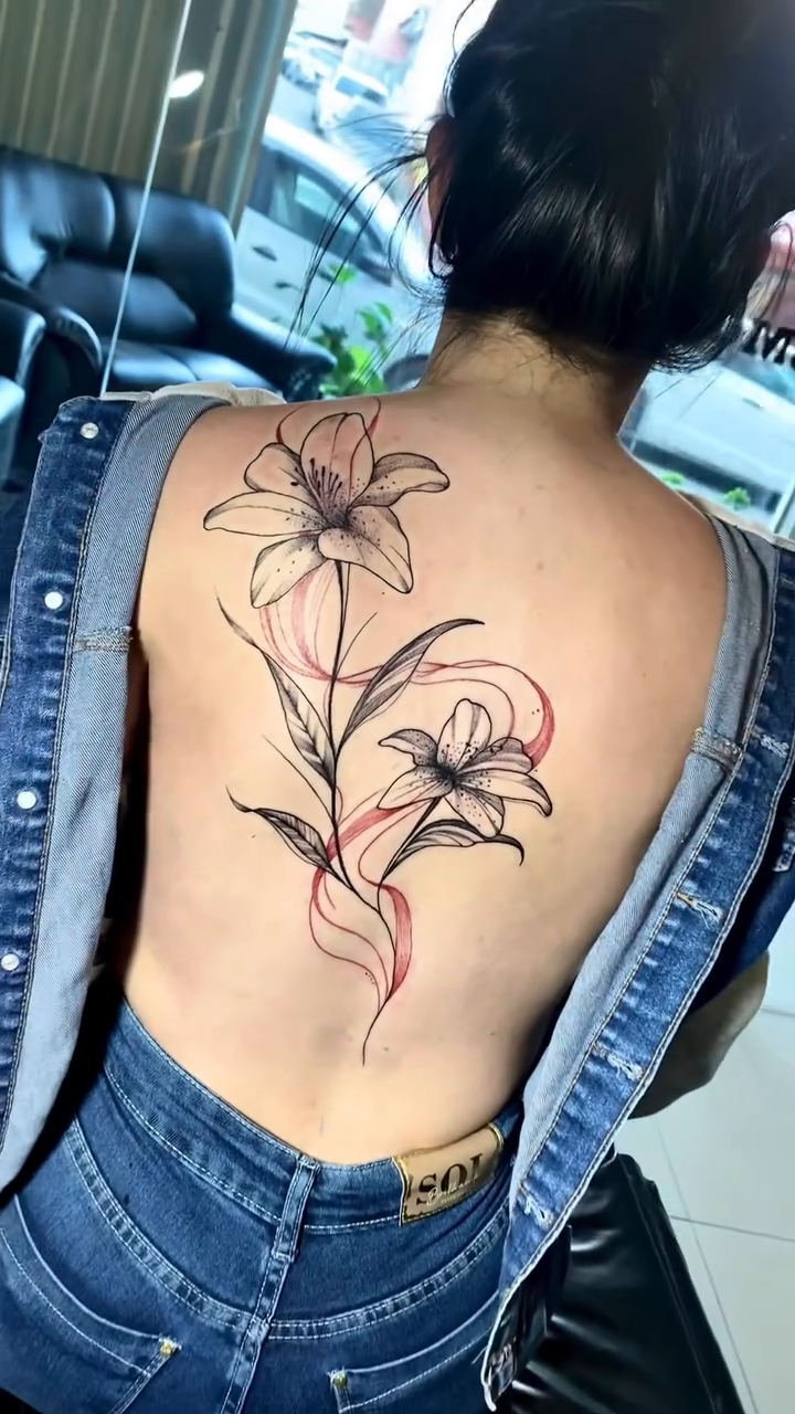 Tattoo by @thaina.otero — fine_line, black_and_grey