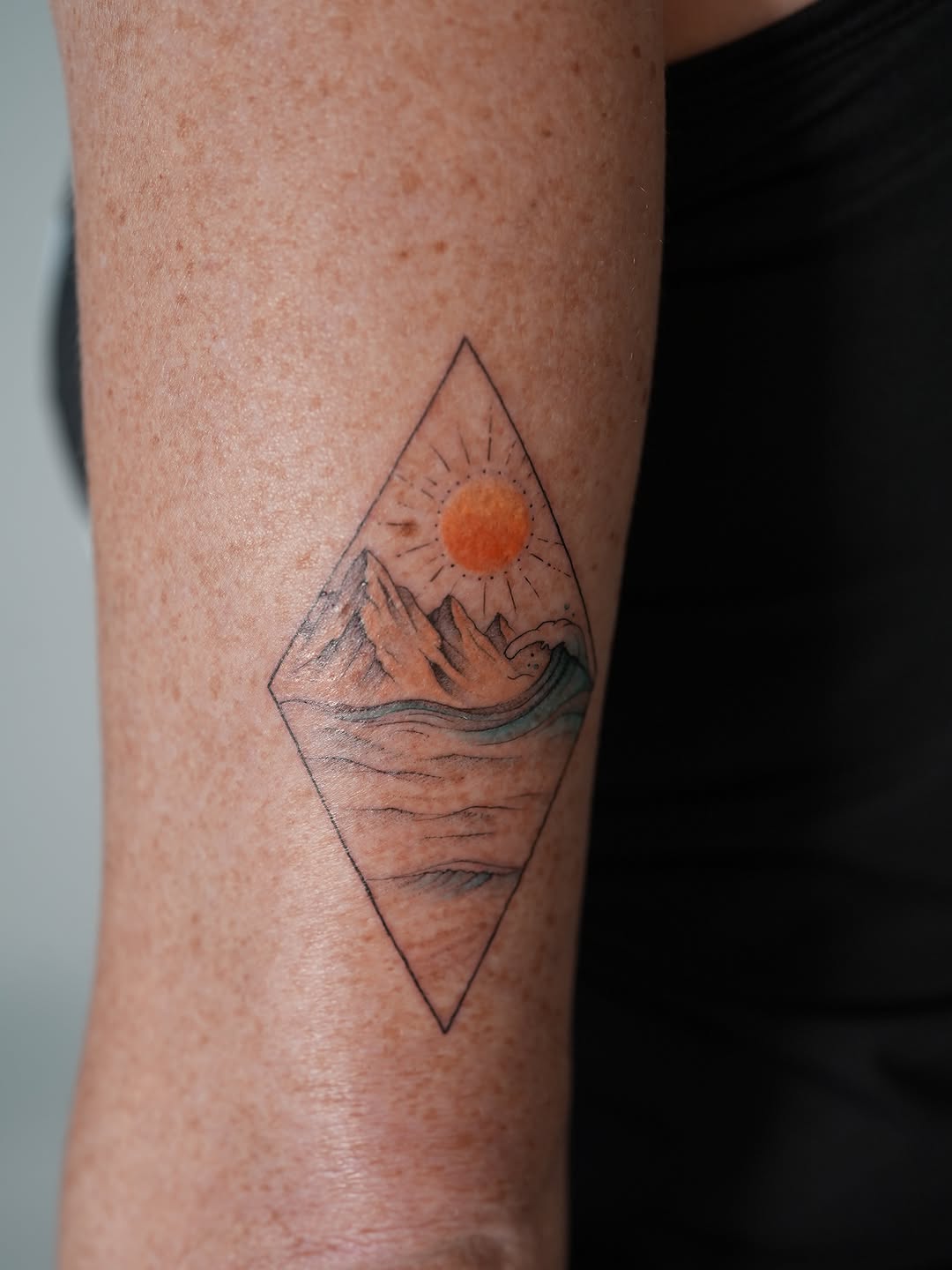 Tattoo by @xiu.tattoos — fine_line, minimalist