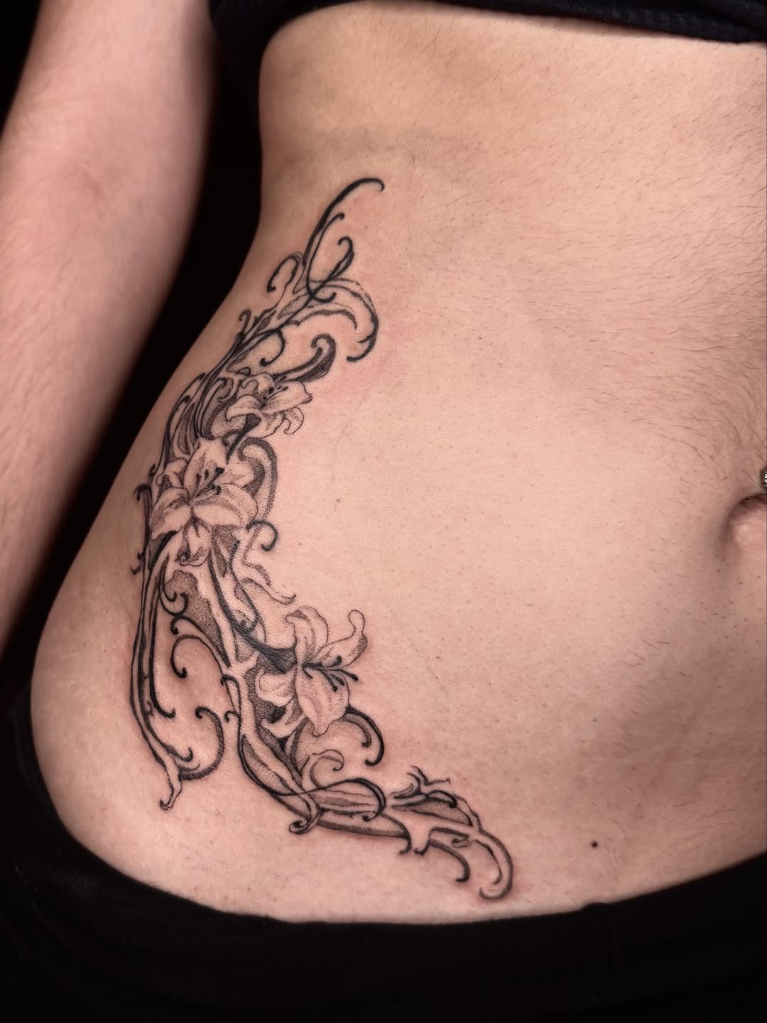 Tattoo by @isa._.tattoos — black_and_grey