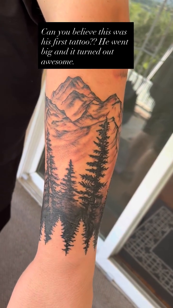 Tattoo by @_robyn.tattoo — black_and_grey, illustrative