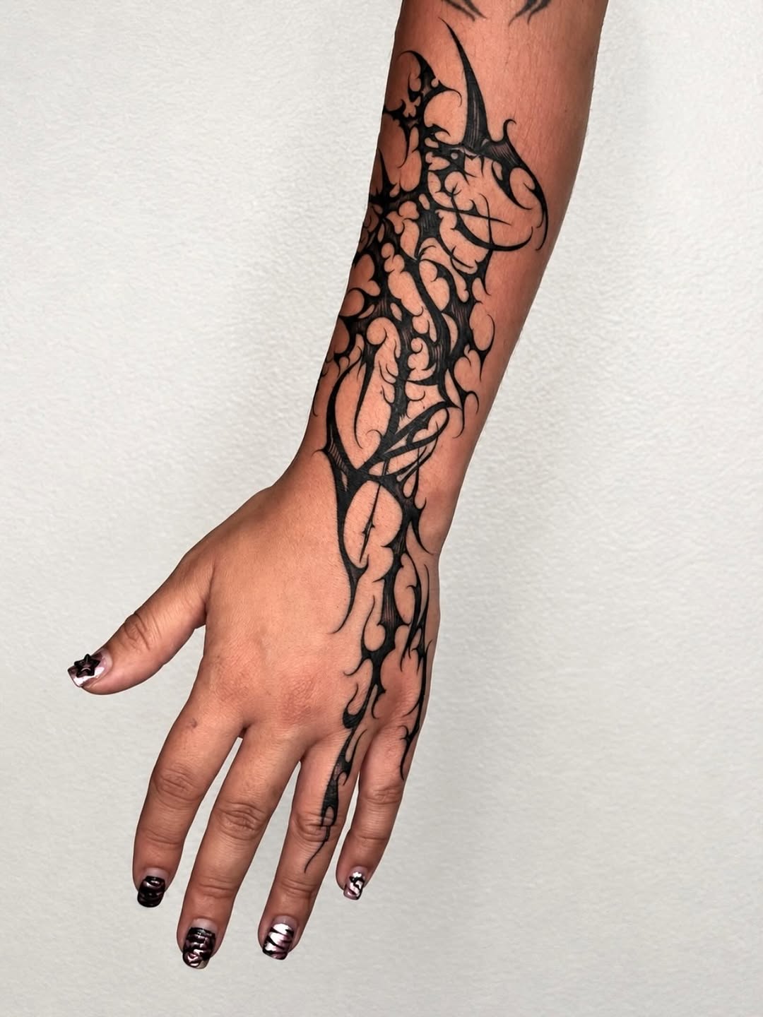 Tattoo by @vestavi.ink — blackwork, tribal