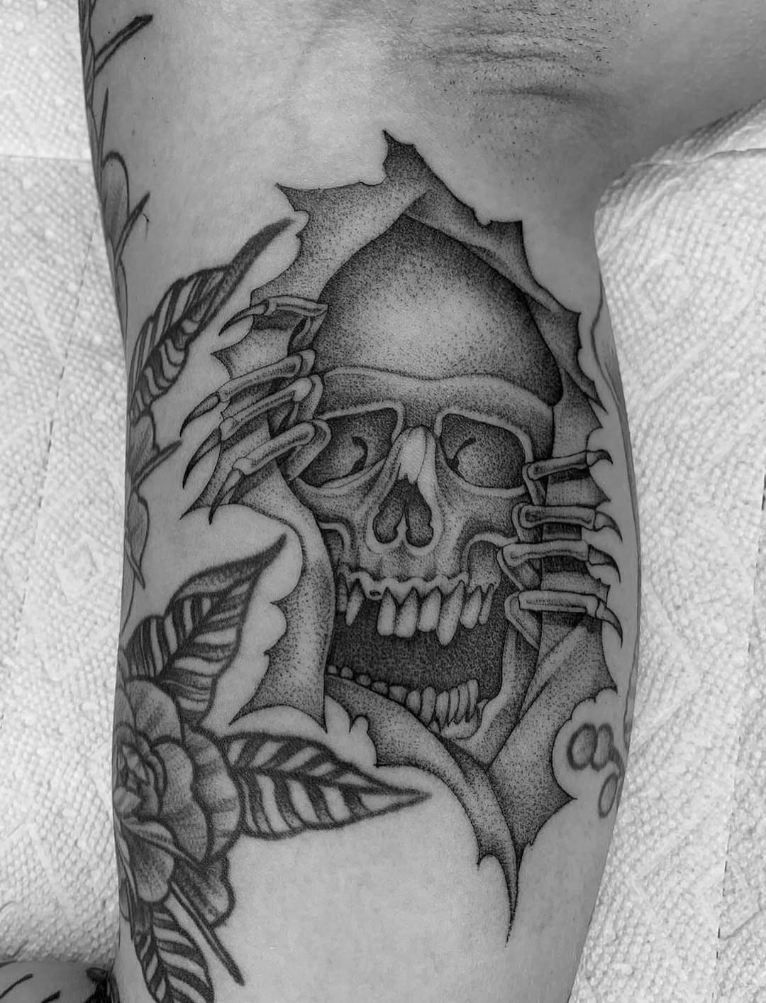 Tattoo by @derosario__ — black_and_grey, dotwork
