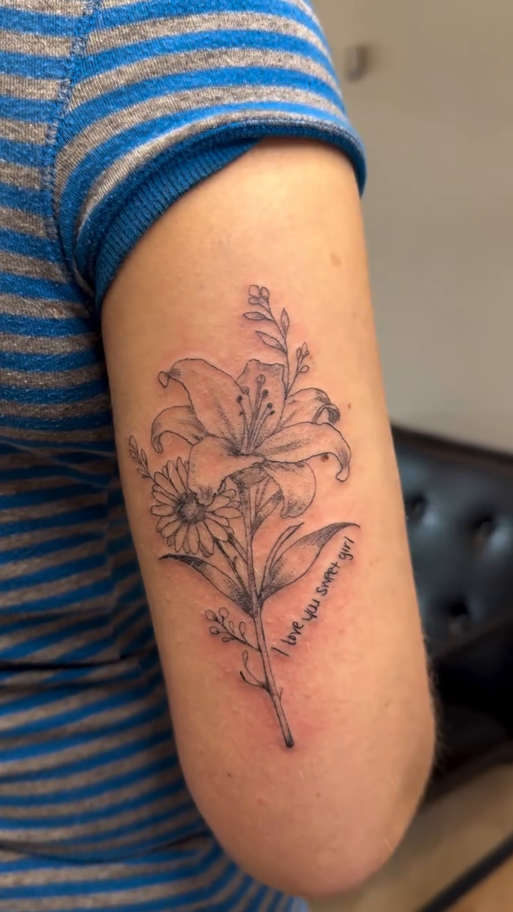 Tattoo by @tolzinink — fine_line