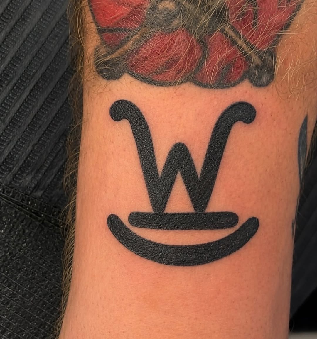 Tattoo by @turqturqd — blackwork